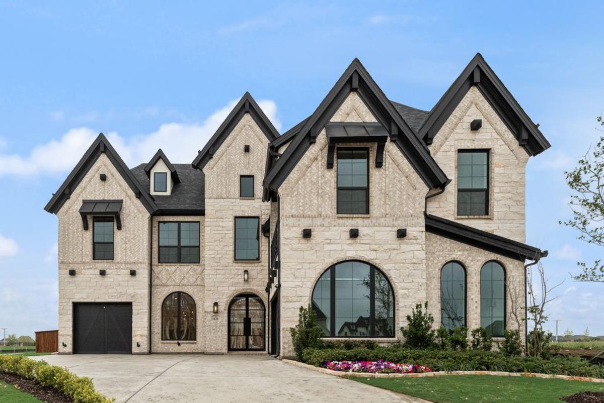 821 Oleander Ln